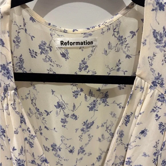 Reformation Ellwood Dress in white/blue floral - Picture 4 of 5